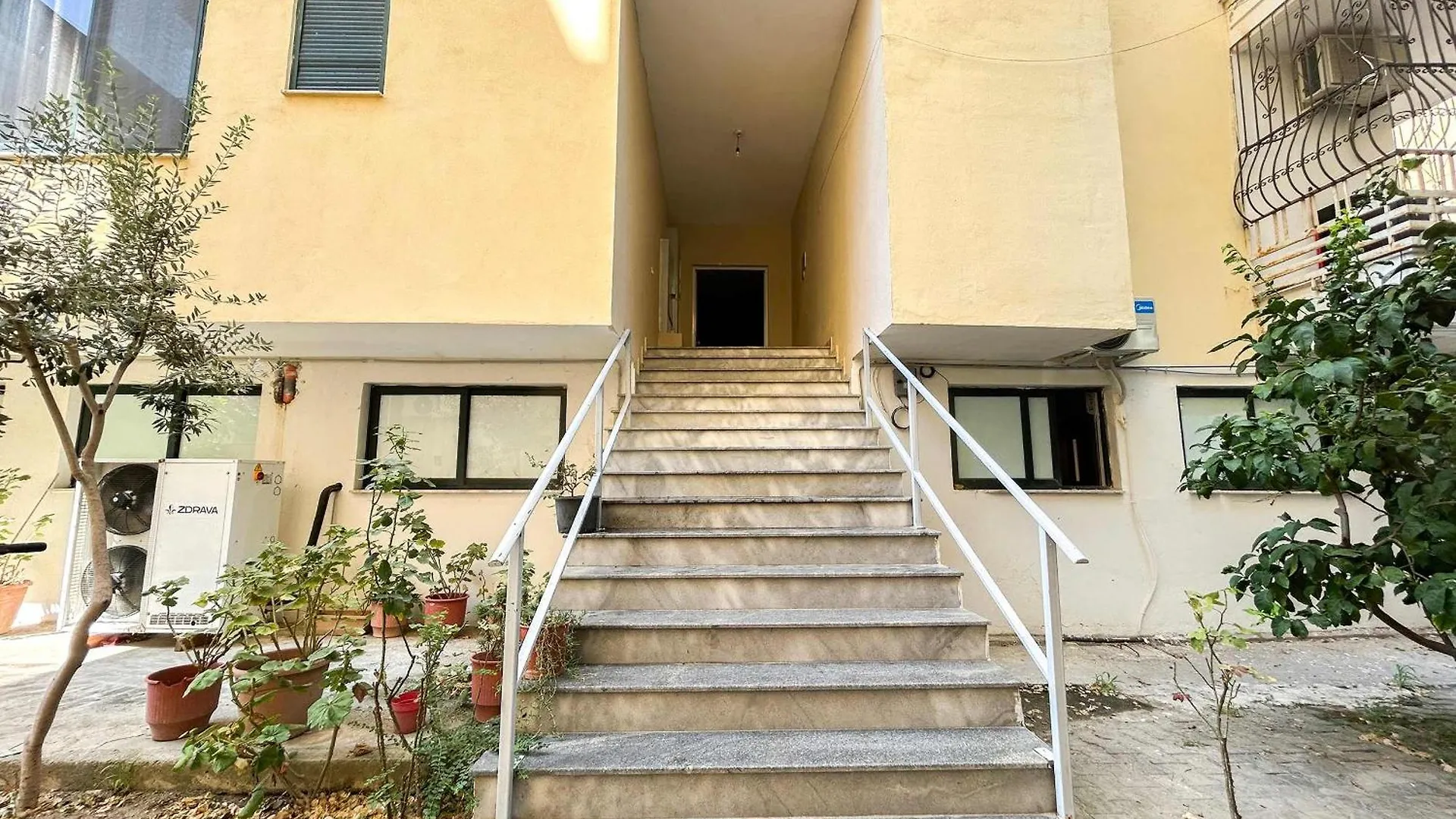 Sea Apartment With Balcony Durrës