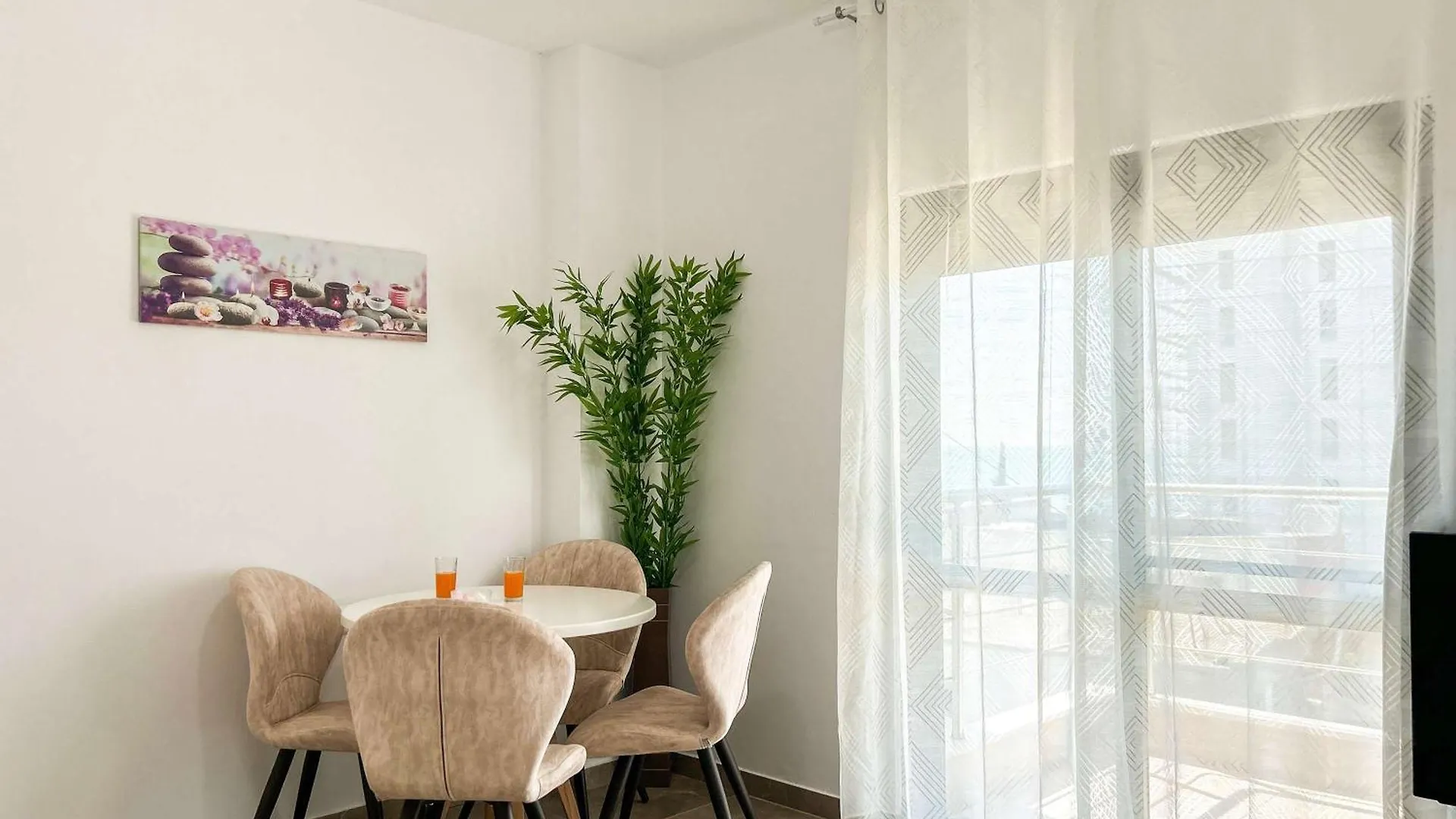 Sea Apartment With Balcony Durrës